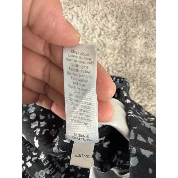 Athleta Size XS Geometric Cropped Athleisure Leggings Gray Black Stretch Casual - Picture 9 of 10